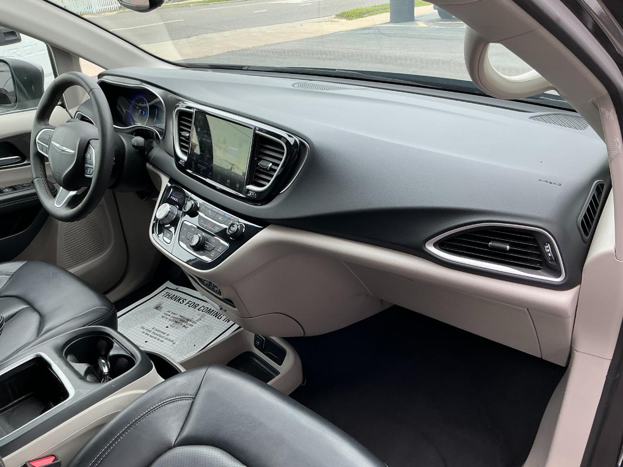 Chrysler Pacifica Touring L FWD 2023