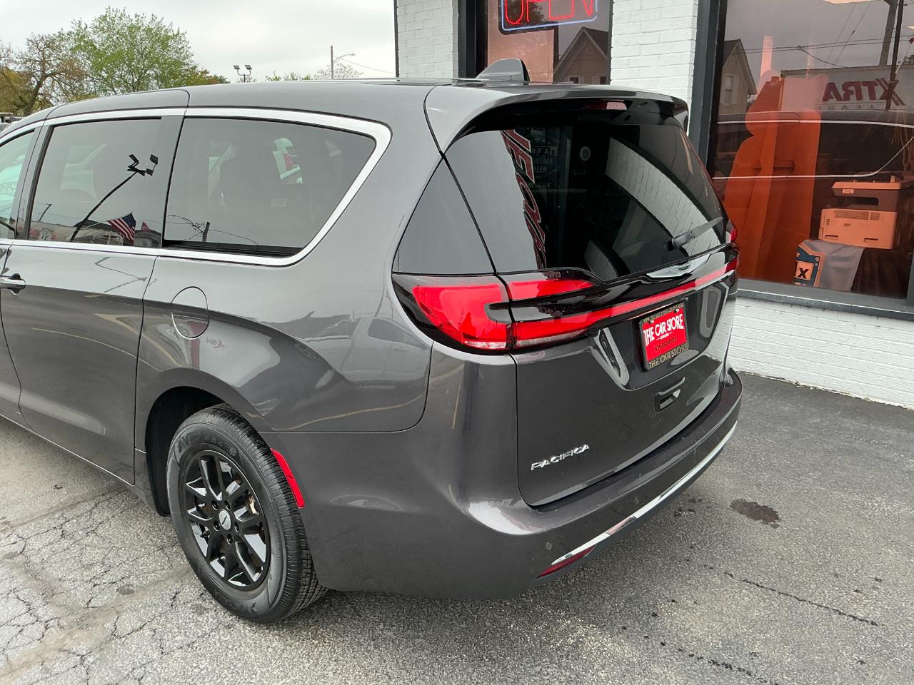 Chrysler Pacifica Touring L FWD 2023