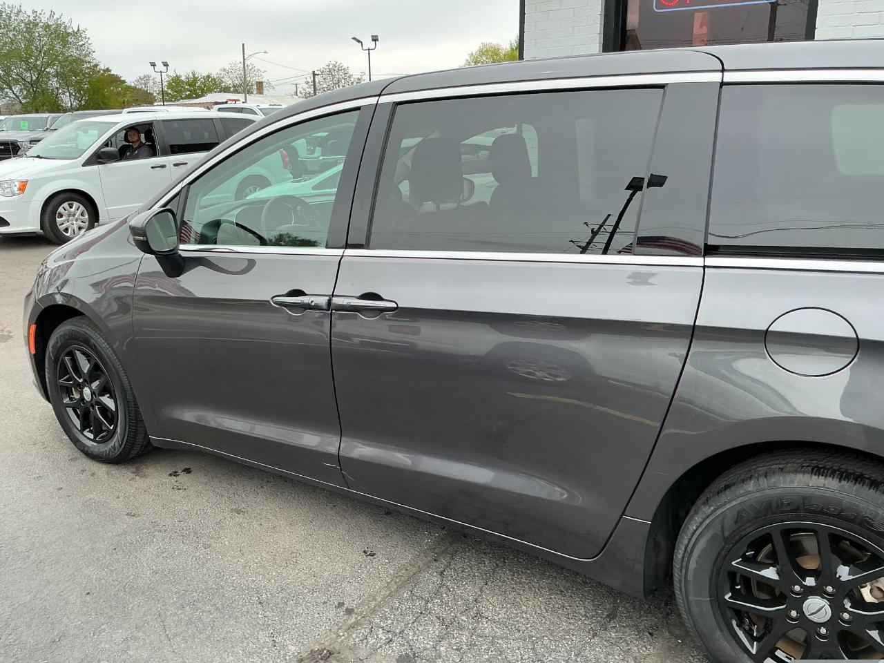 Chrysler Pacifica Touring L FWD 2023