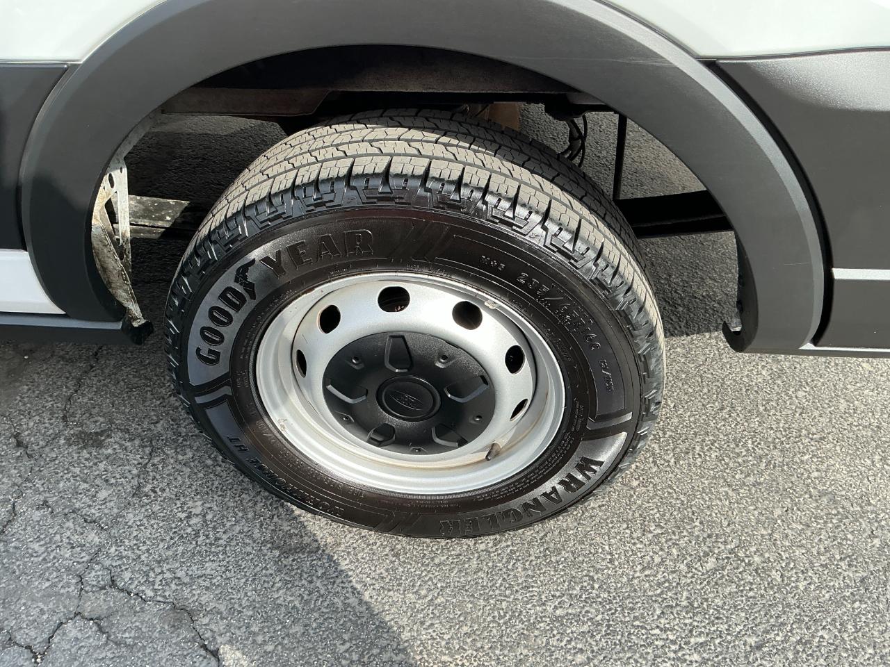 Ford Transit Passenger Wagon T-350 148" Low Roof XLT RWD 2020