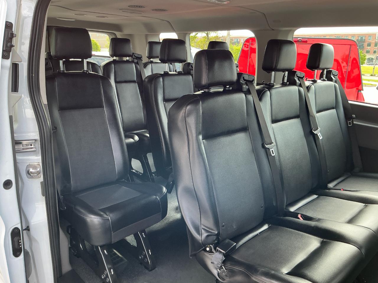 Ford Transit Passenger Wagon T-350 148" Low Roof XLT RWD 2020