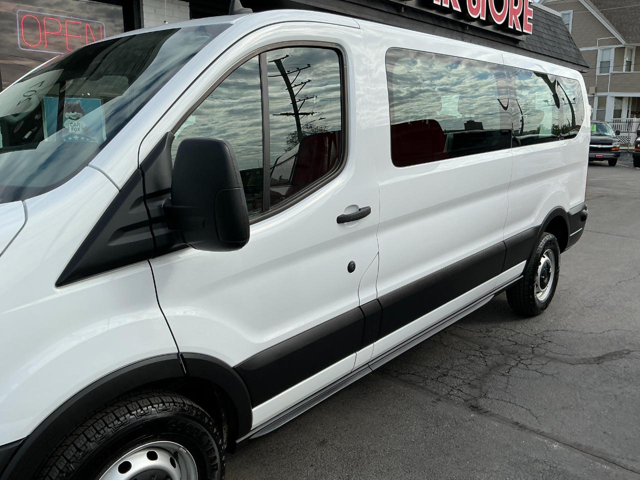Ford Transit Passenger Wagon T-350 148" Low Roof XLT RWD 2020