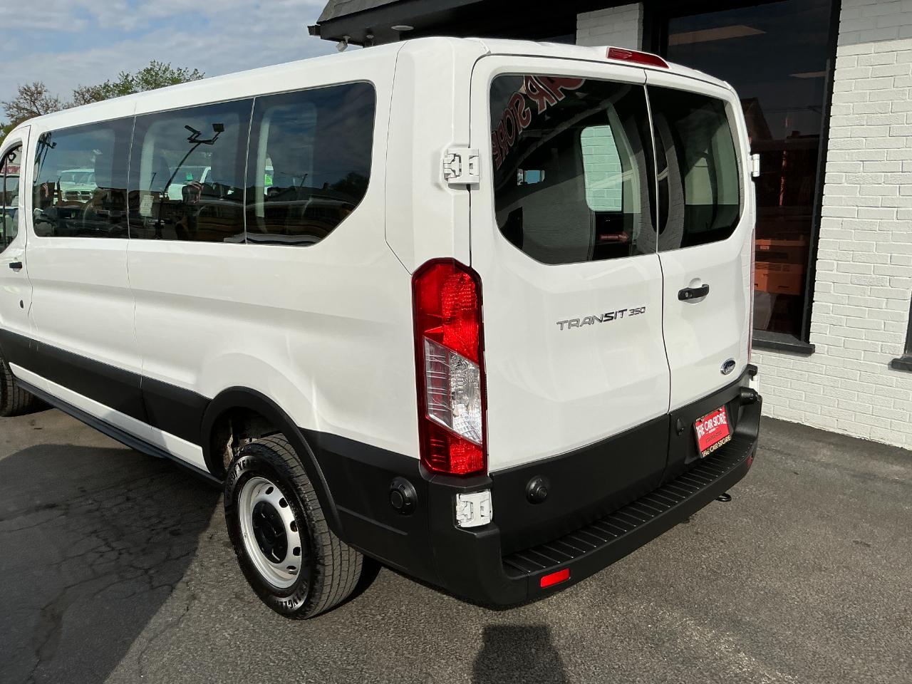 Ford Transit Passenger Wagon T-350 148" Low Roof XLT RWD 2020