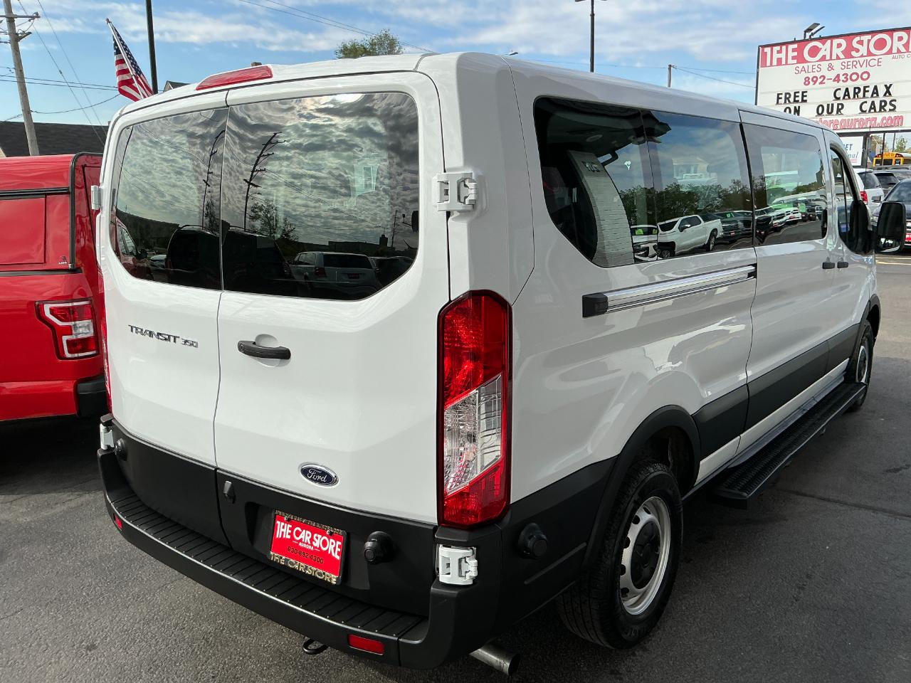 Ford Transit Passenger Wagon T-350 148" Low Roof XLT RWD 2020