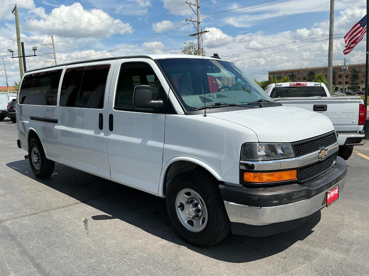 Chevrolet Express Passenger RWD 3500 155" LT w/1LT 2017