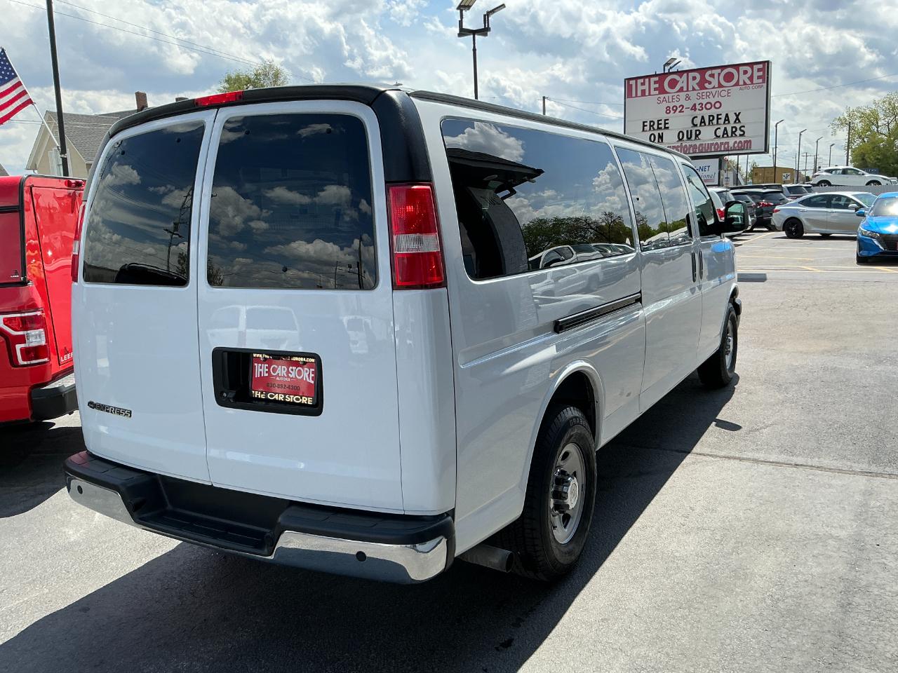 Chevrolet Express Passenger RWD 3500 155" LT w/1LT 2017
