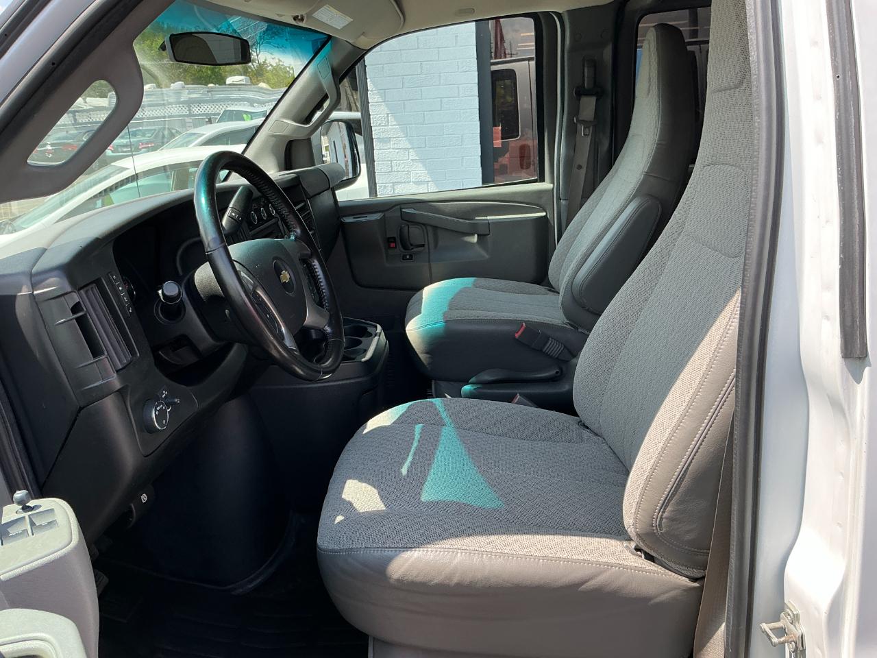 Chevrolet Express Passenger RWD 3500 155" LT w/1LT 2017
