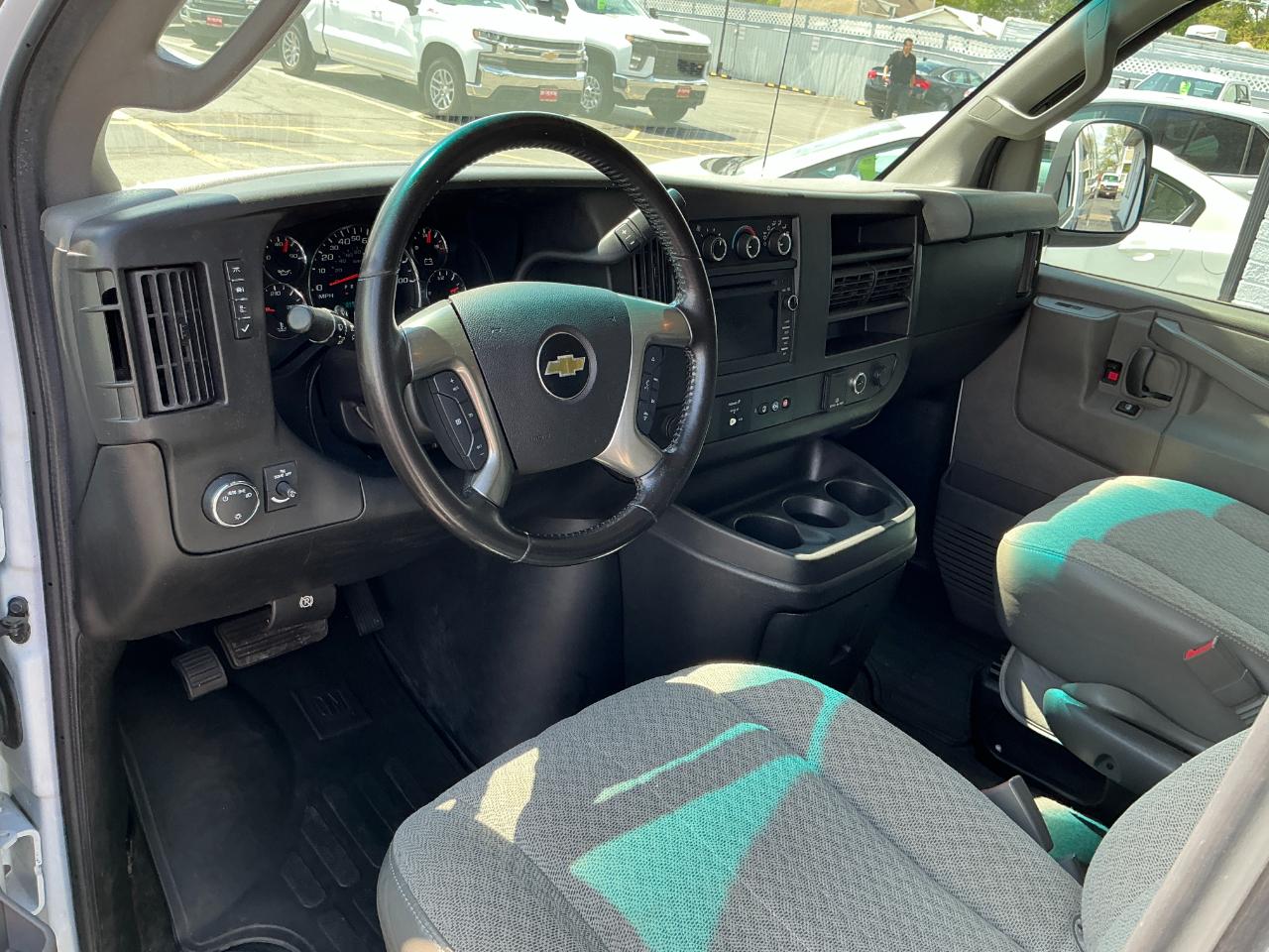 Chevrolet Express Passenger RWD 3500 155" LT w/1LT 2017