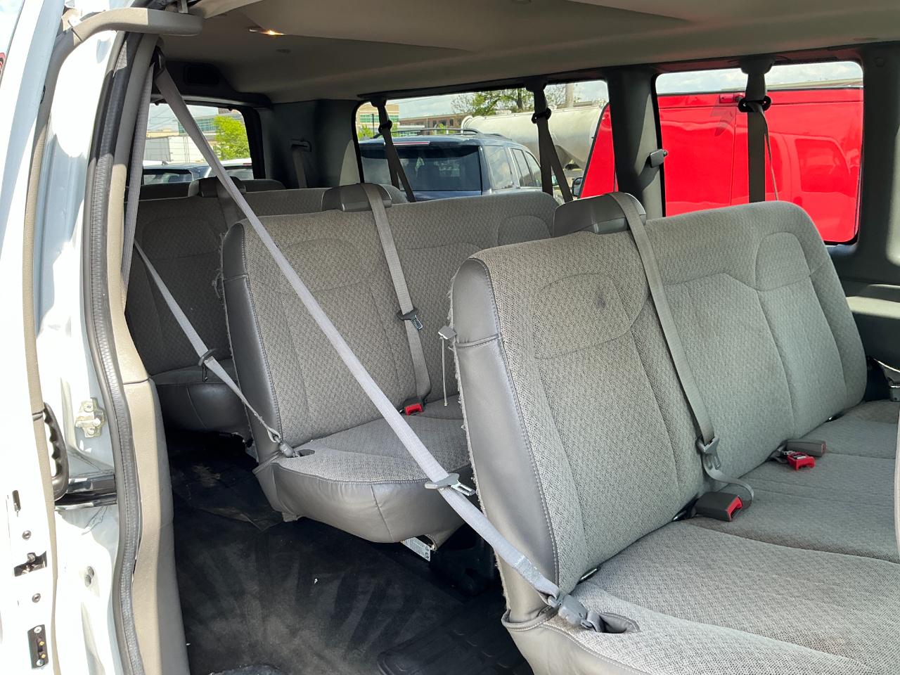 Chevrolet Express Passenger RWD 3500 155" LT w/1LT 2017