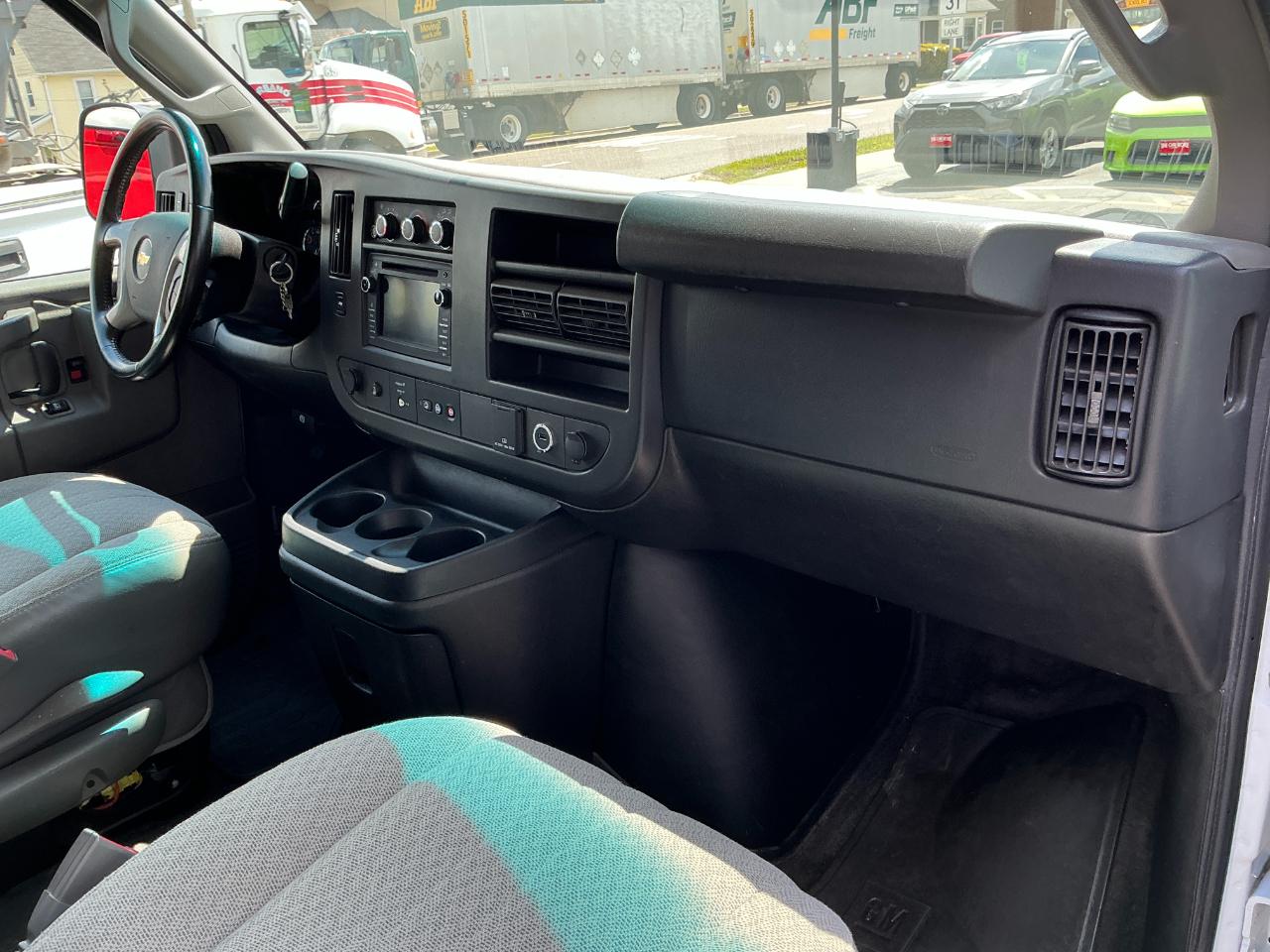 Chevrolet Express Passenger RWD 3500 155" LT w/1LT 2017