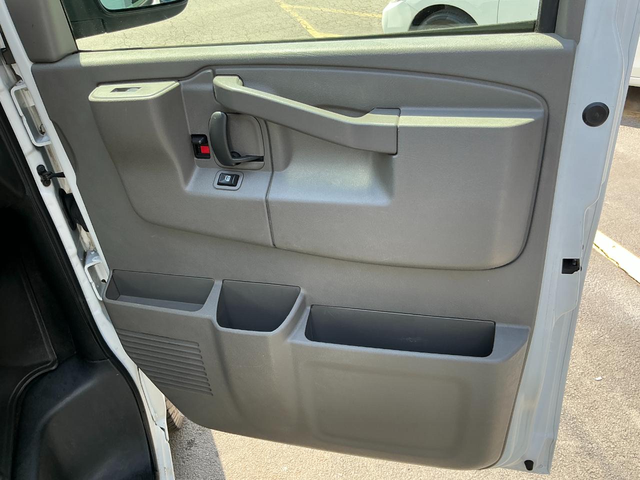 Chevrolet Express Passenger RWD 3500 155" LT w/1LT 2017