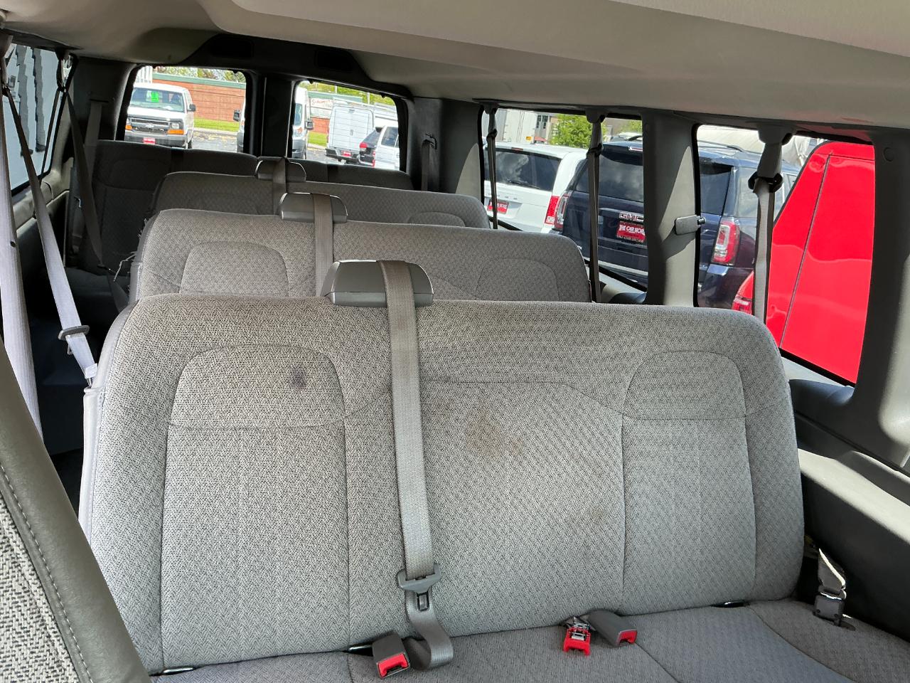 Chevrolet Express Passenger RWD 3500 155" LT w/1LT 2017