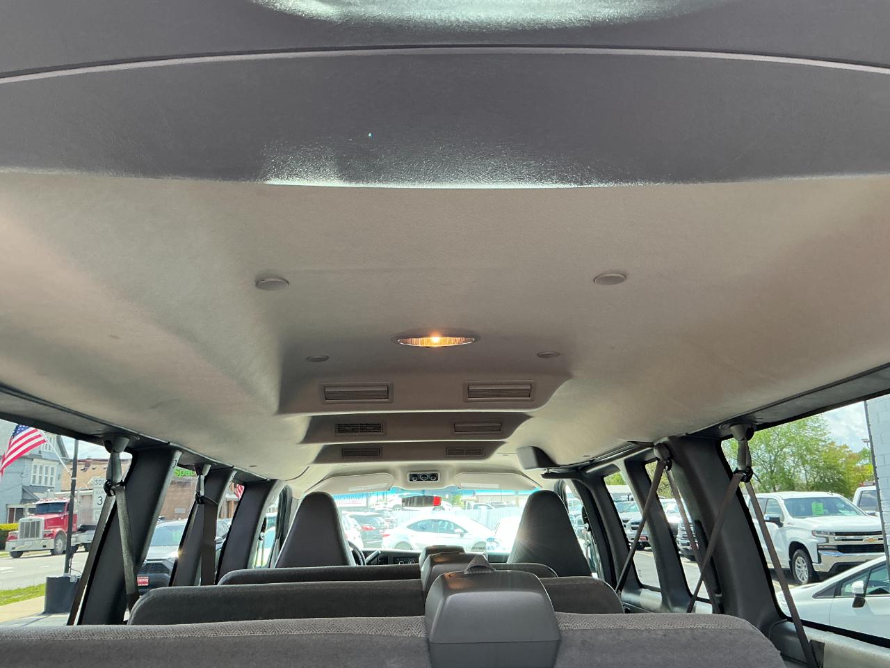 Chevrolet Express Passenger RWD 3500 155" LT w/1LT 2017