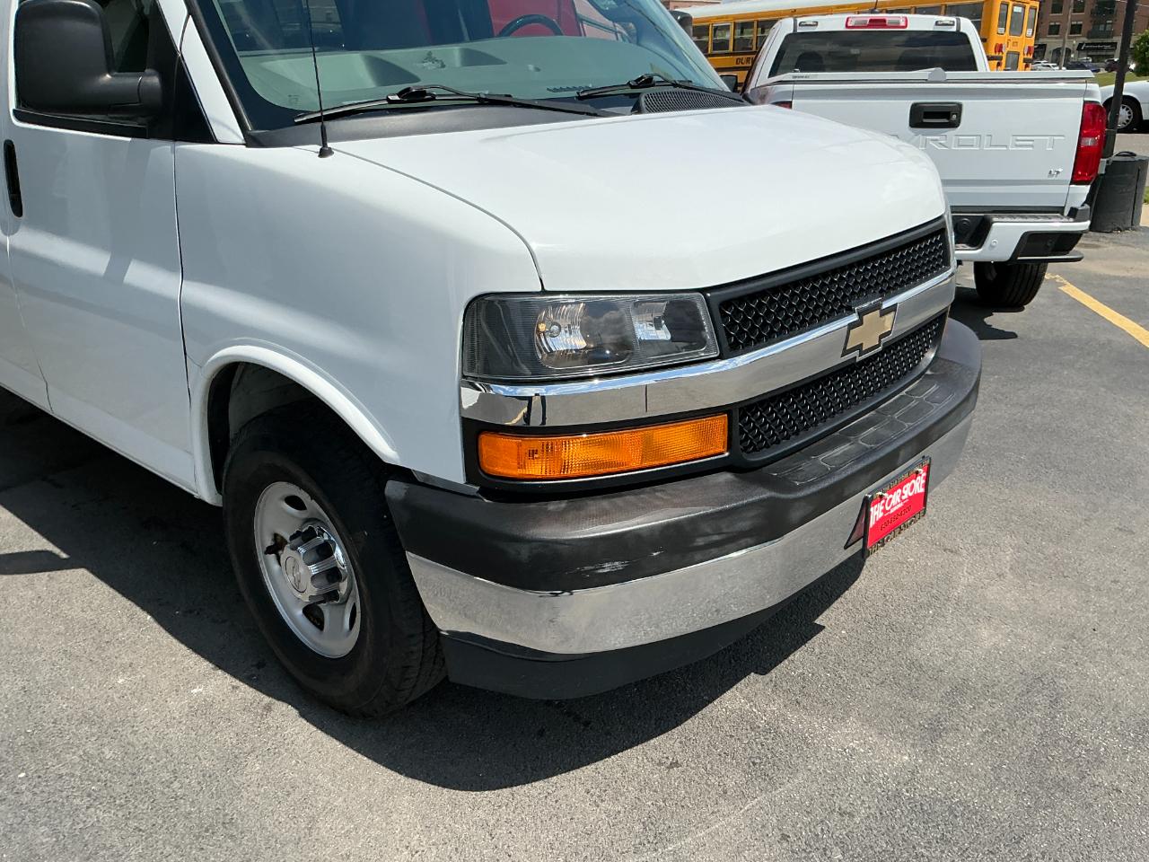 Chevrolet Express Passenger RWD 3500 155" LT w/1LT 2017