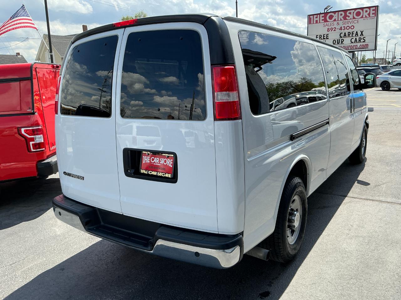 Chevrolet Express Passenger RWD 3500 155" LT w/1LT 2017