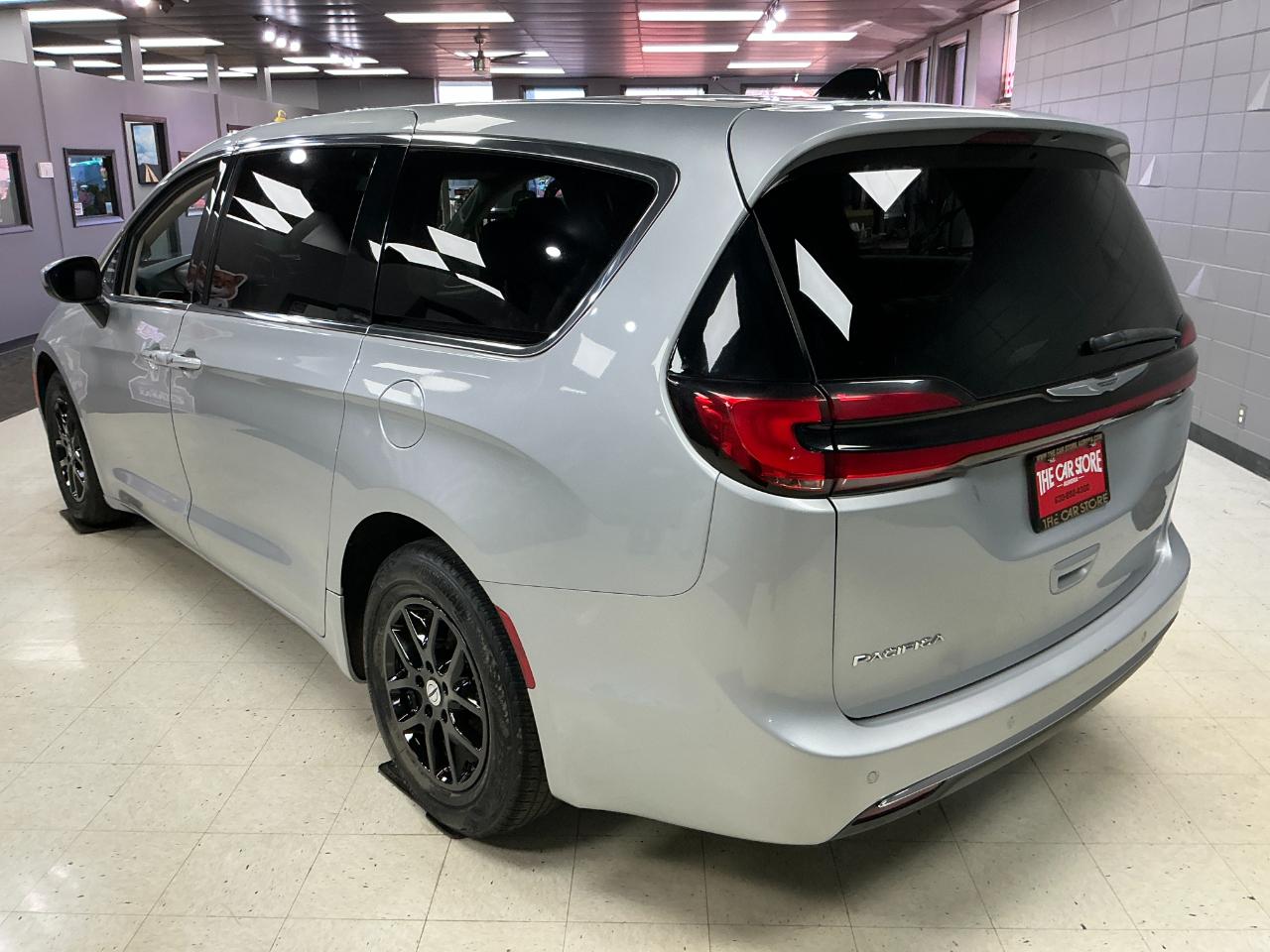 Chrysler Pacifica Touring L FWD 2023