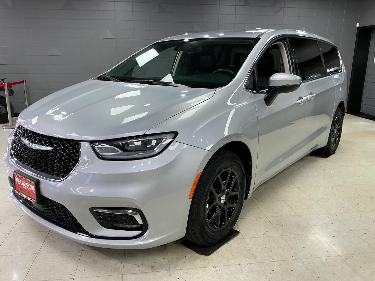 Chrysler Pacifica Touring L FWD 2023