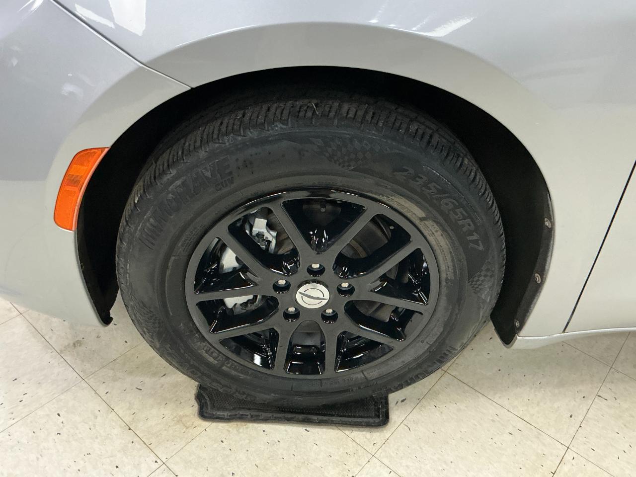 Chrysler Pacifica Touring L FWD 2023