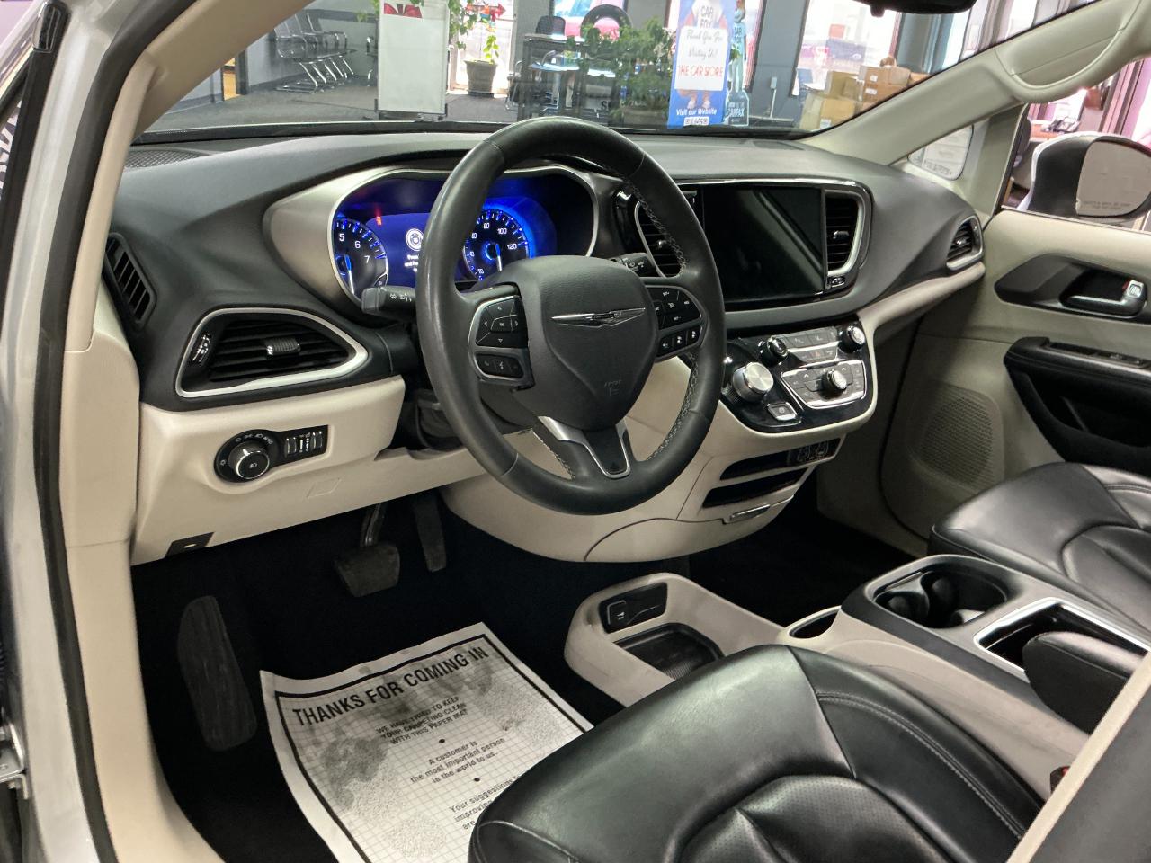 Chrysler Pacifica Touring L FWD 2023