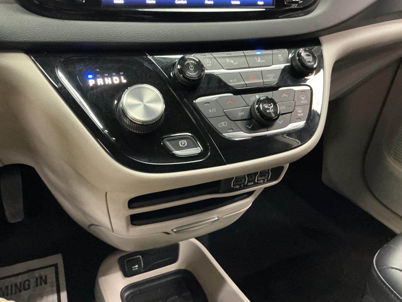 Chrysler Pacifica Touring L FWD 2023