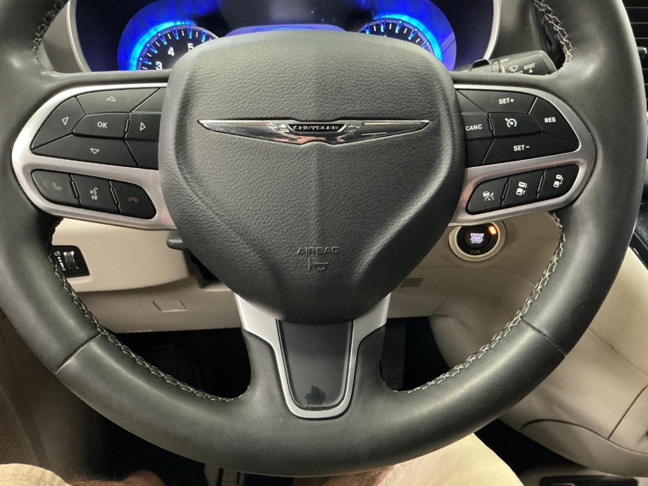 Chrysler Pacifica Touring L FWD 2023