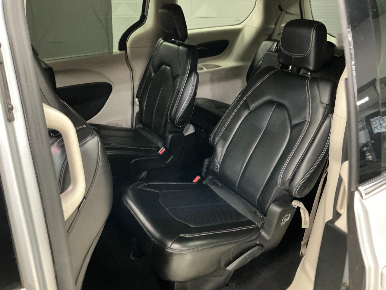 Chrysler Pacifica Touring L FWD 2023