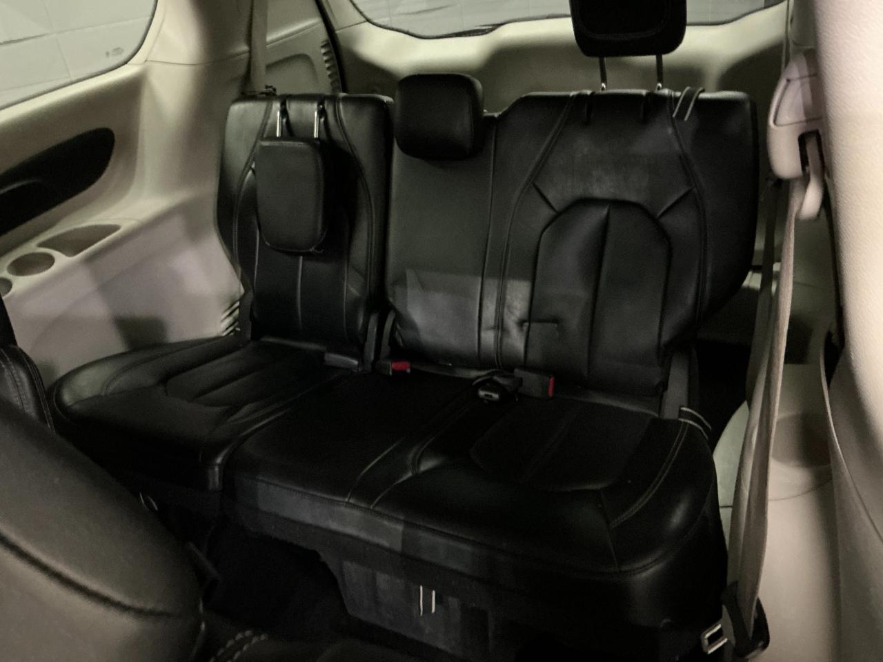 Chrysler Pacifica Touring L FWD 2023