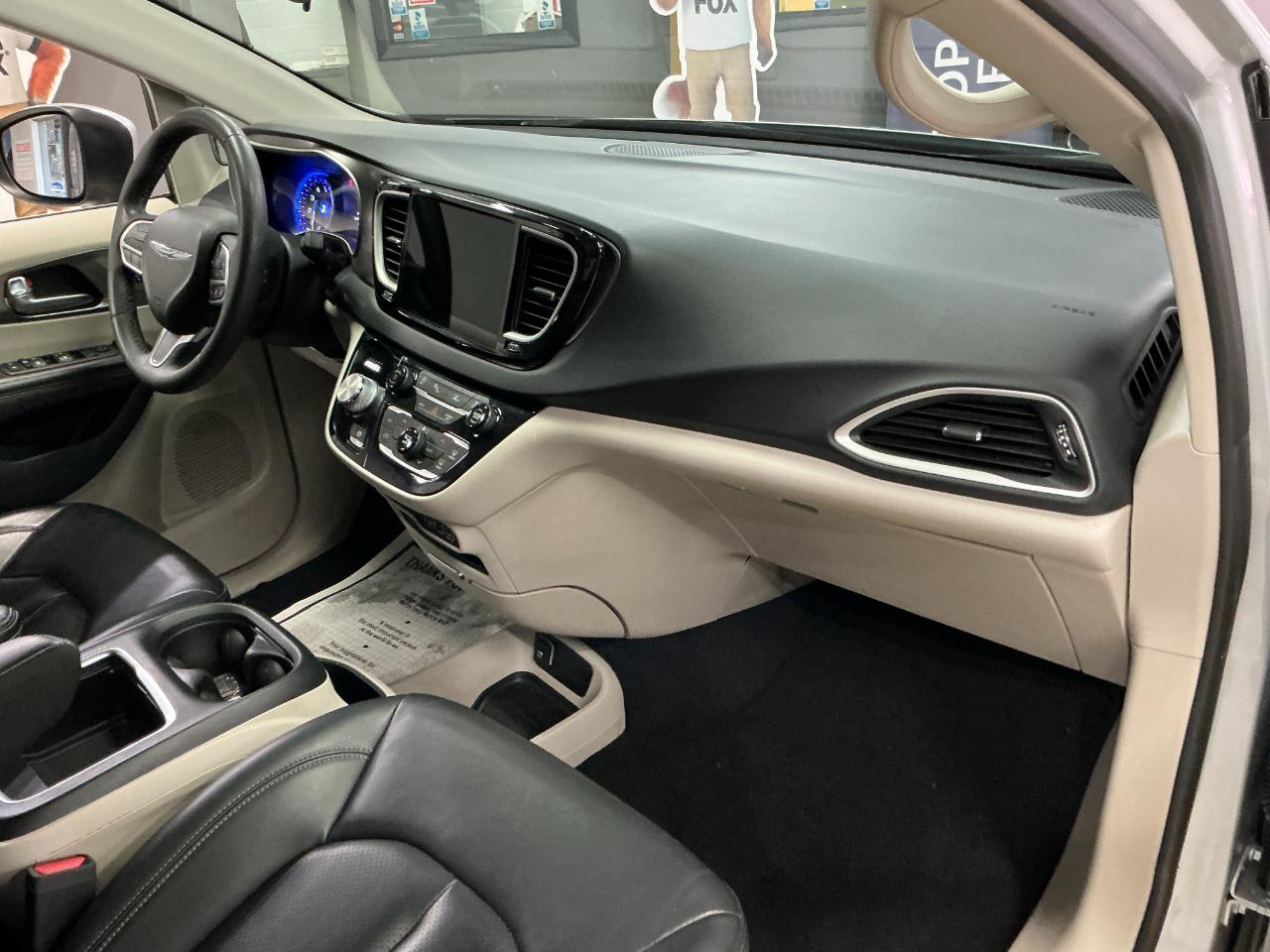Chrysler Pacifica Touring L FWD 2023