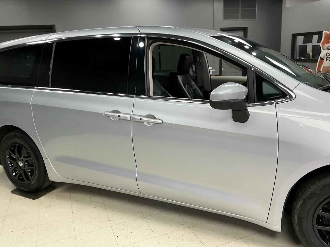 Chrysler Pacifica Touring L FWD 2023