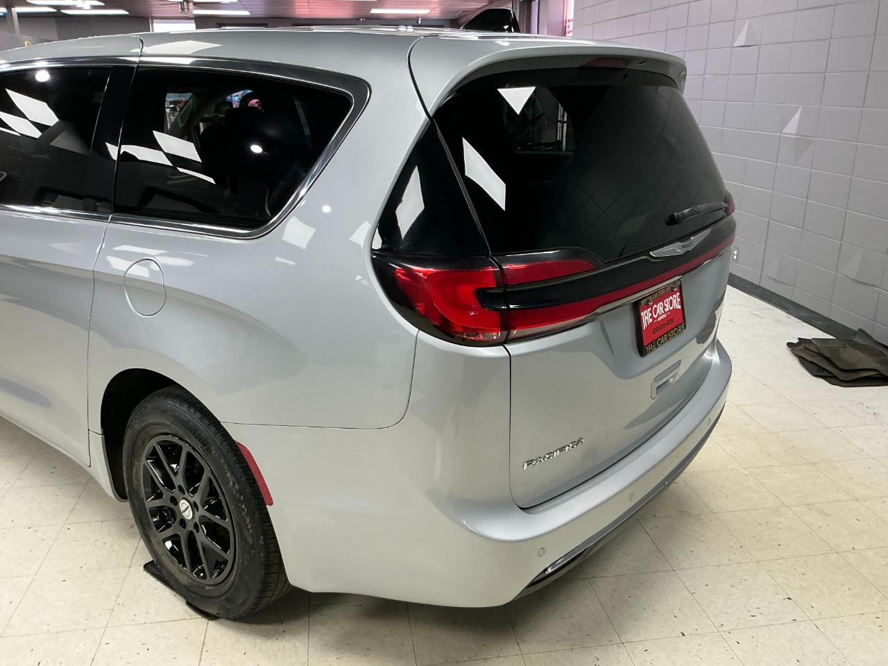 Chrysler Pacifica Touring L FWD 2023
