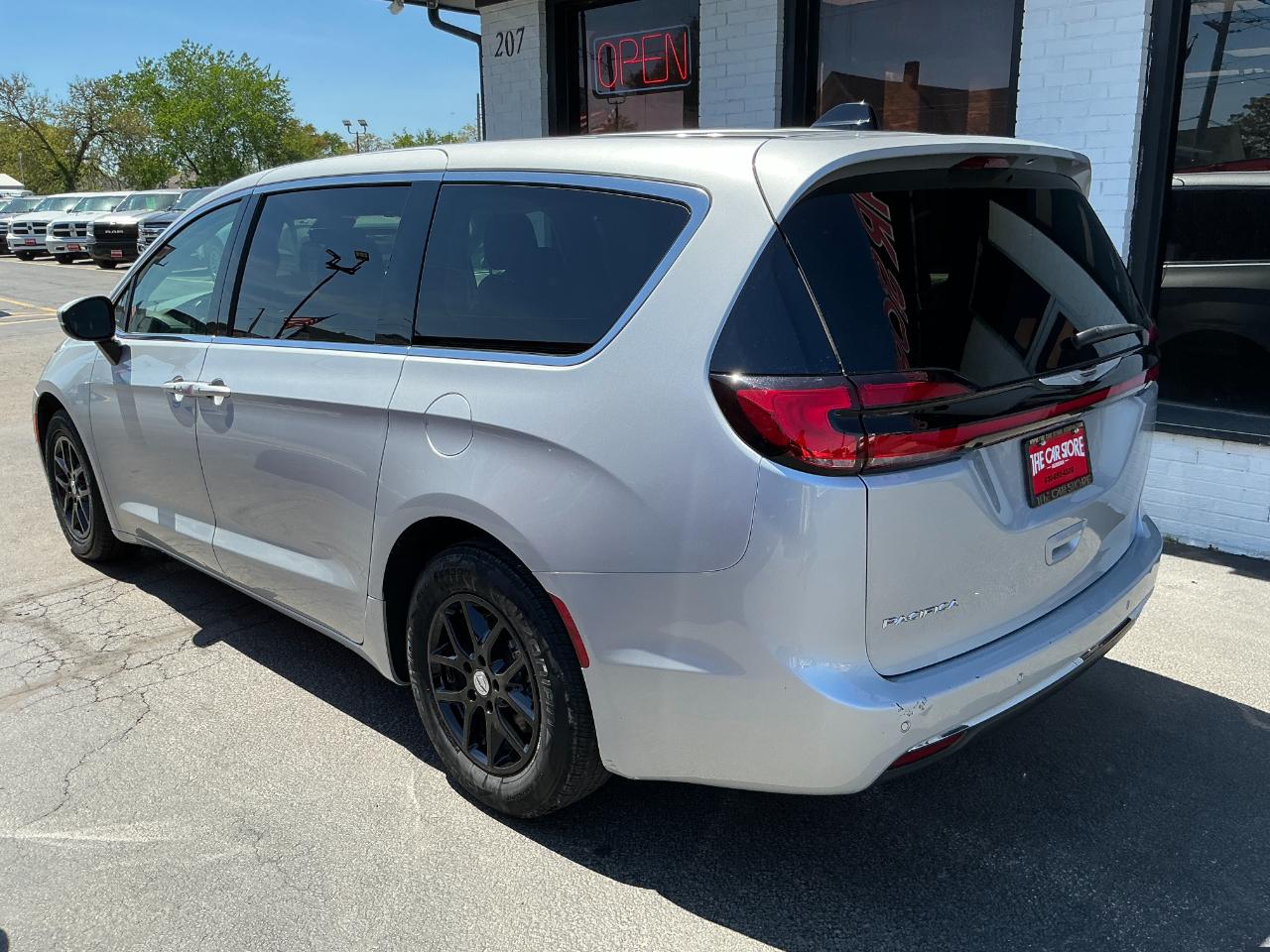 Chrysler Pacifica Touring L FWD 2023