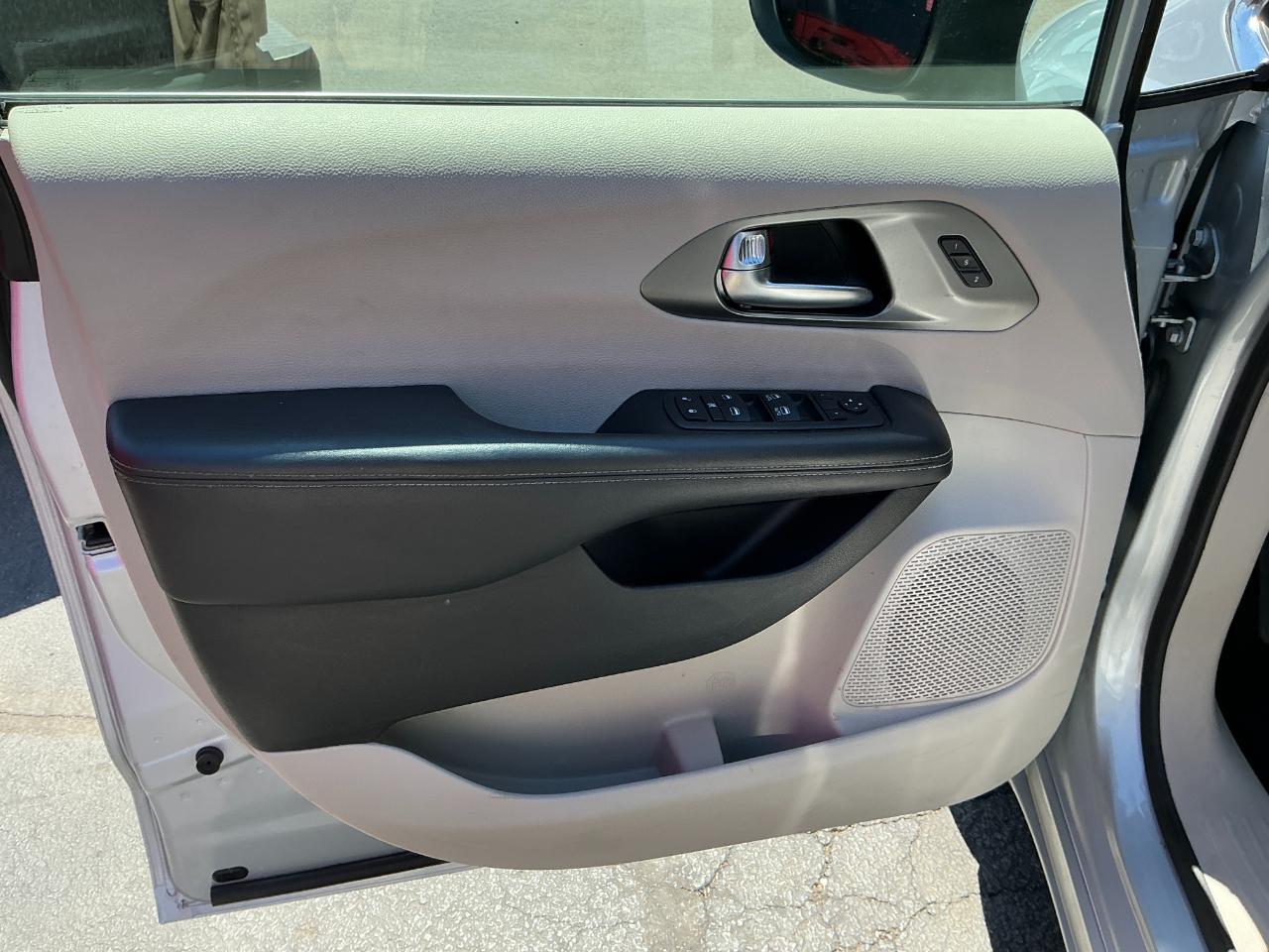 Chrysler Pacifica Touring L FWD 2023