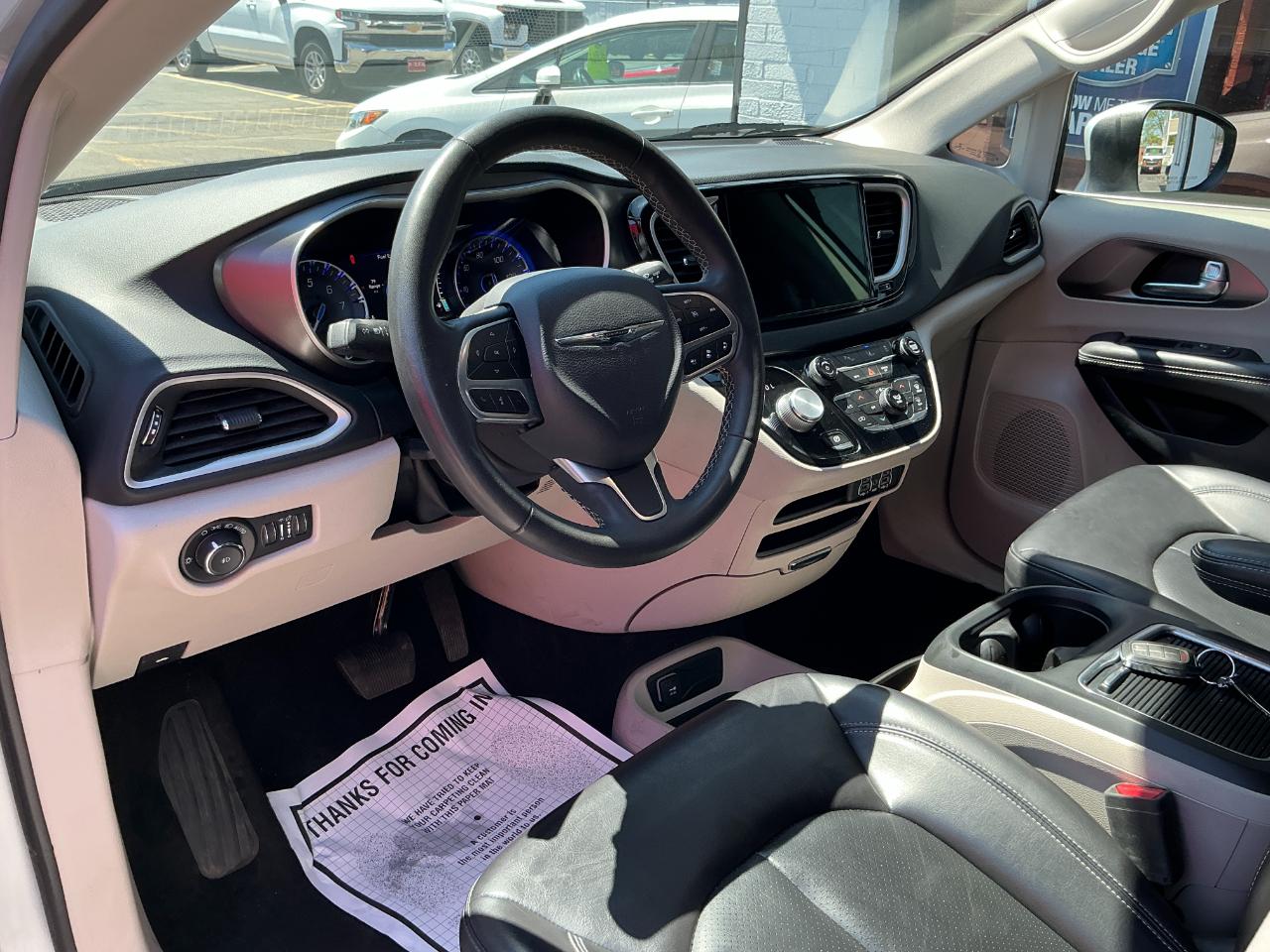 Chrysler Pacifica Touring L FWD 2023