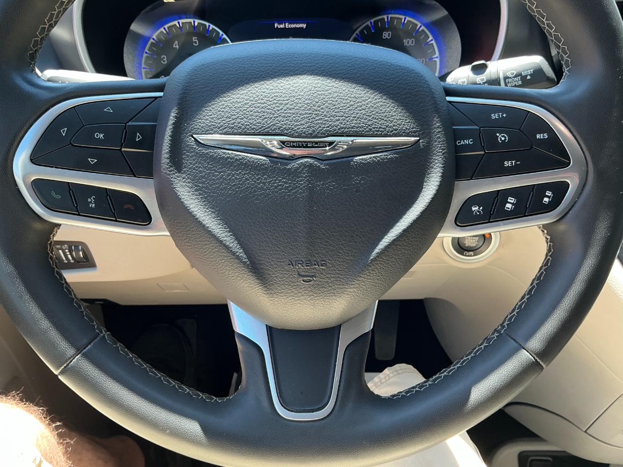 Chrysler Pacifica Touring L FWD 2023