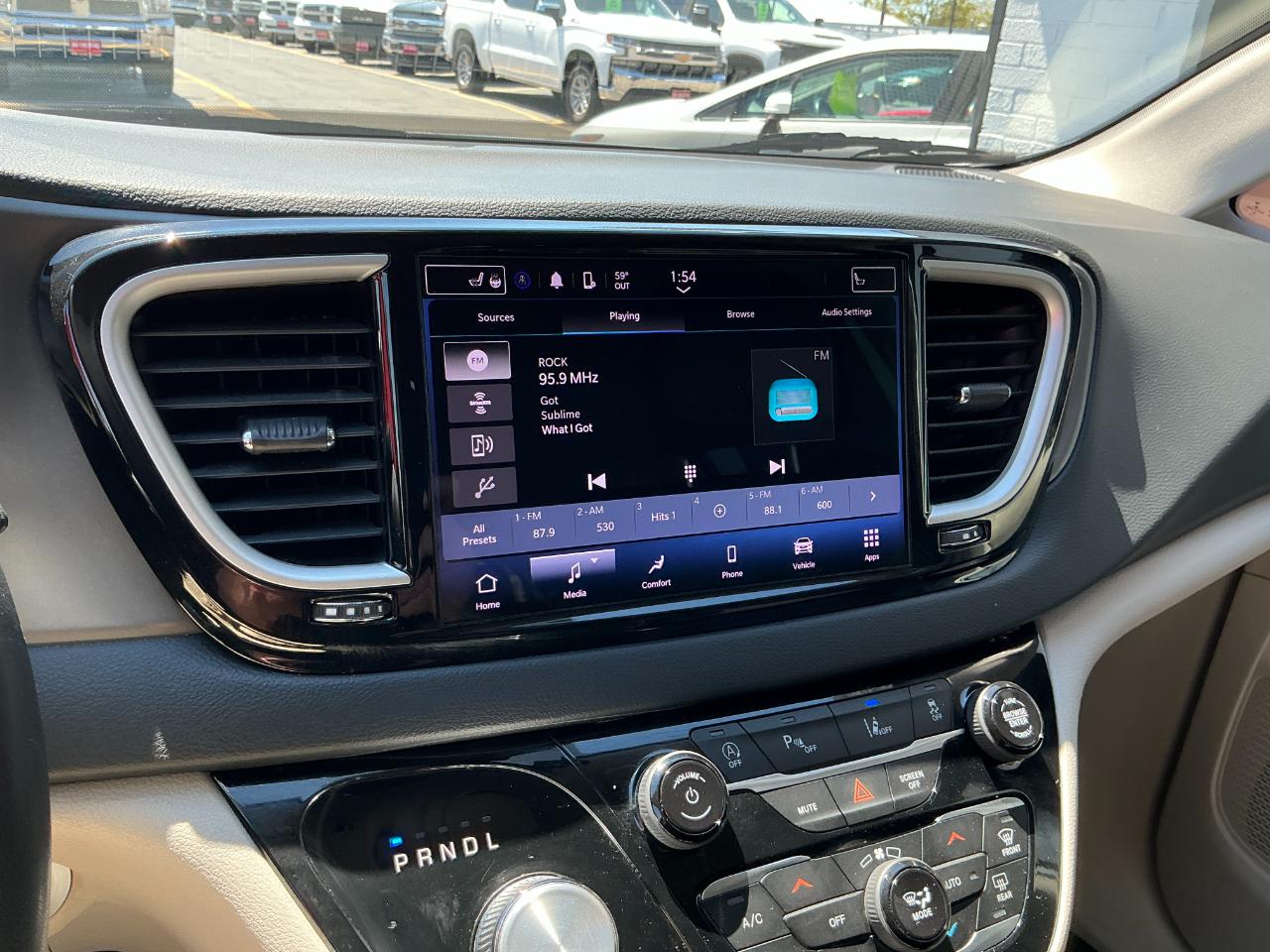 Chrysler Pacifica Touring L FWD 2023