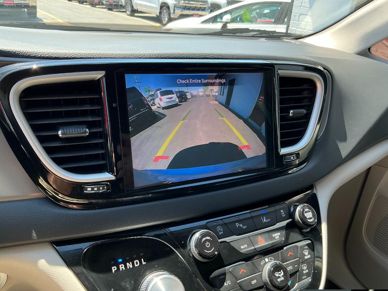 Chrysler Pacifica Touring L FWD 2023