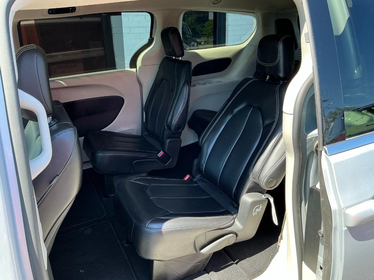 Chrysler Pacifica Touring L FWD 2023