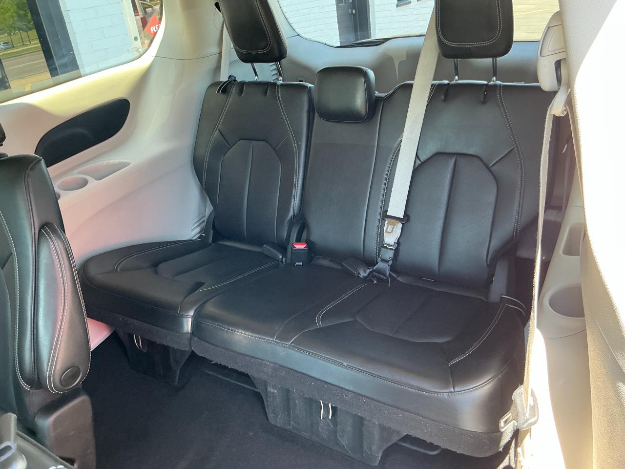 Chrysler Pacifica Touring L FWD 2023