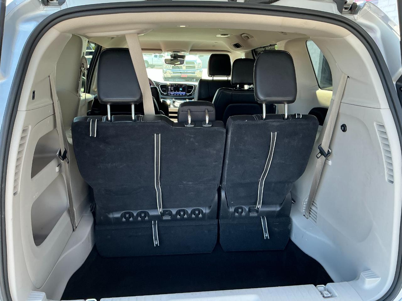 Chrysler Pacifica Touring L FWD 2023