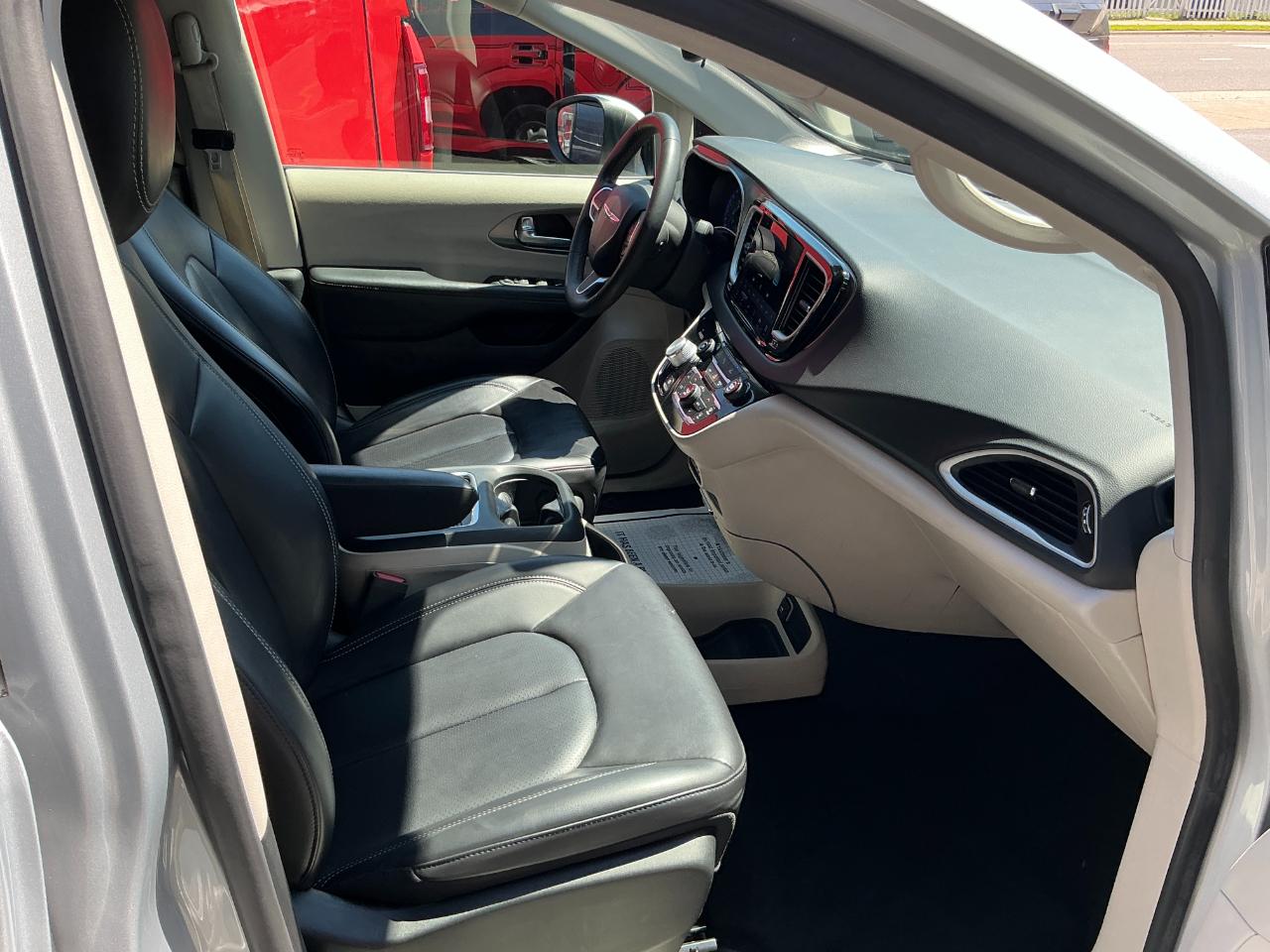 Chrysler Pacifica Touring L FWD 2023