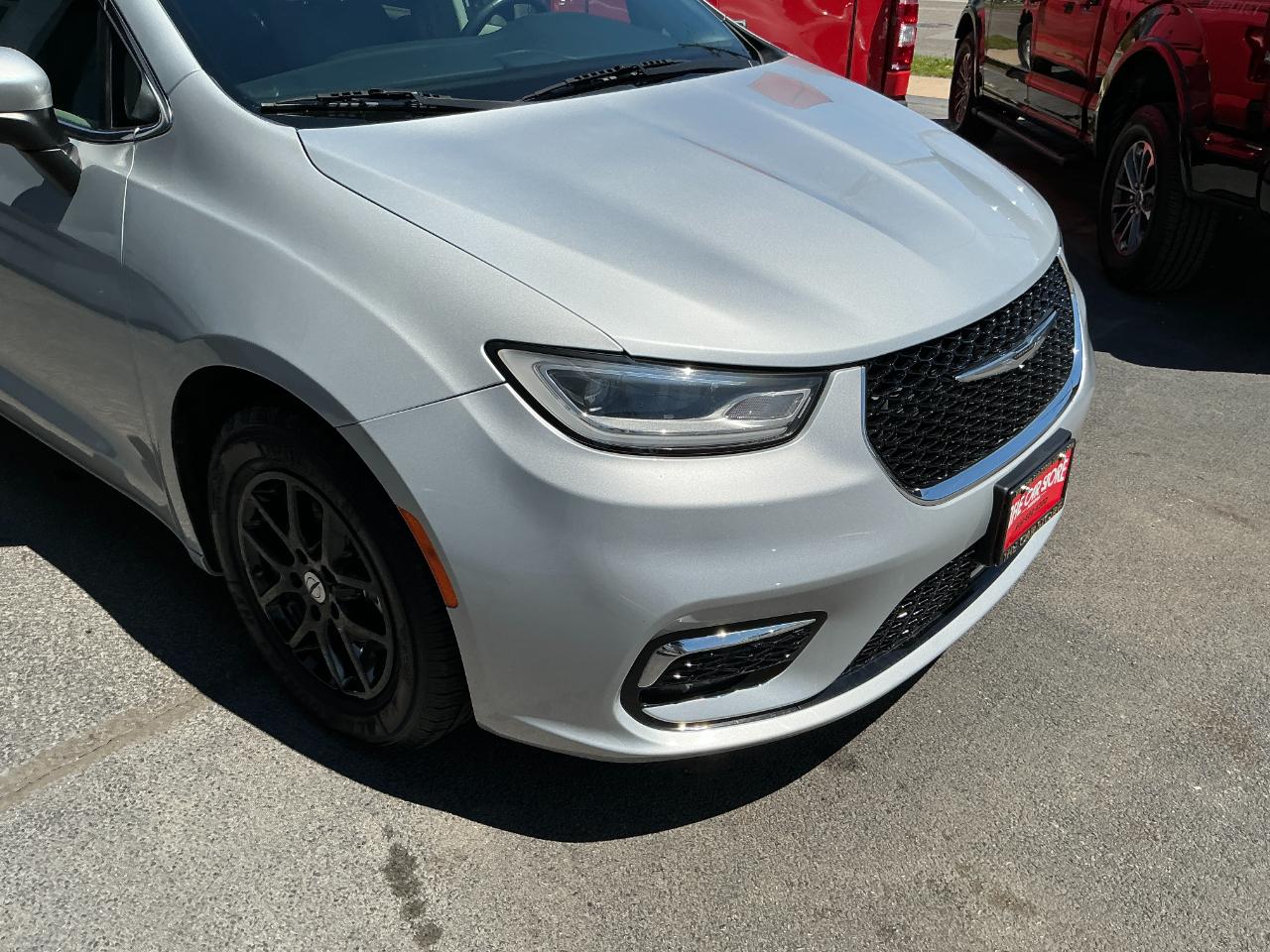 Chrysler Pacifica Touring L FWD 2023
