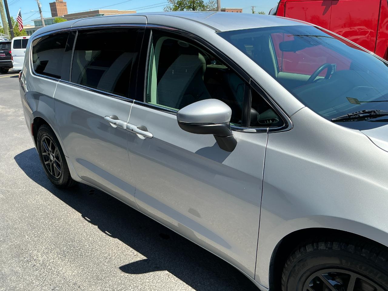 Chrysler Pacifica Touring L FWD 2023