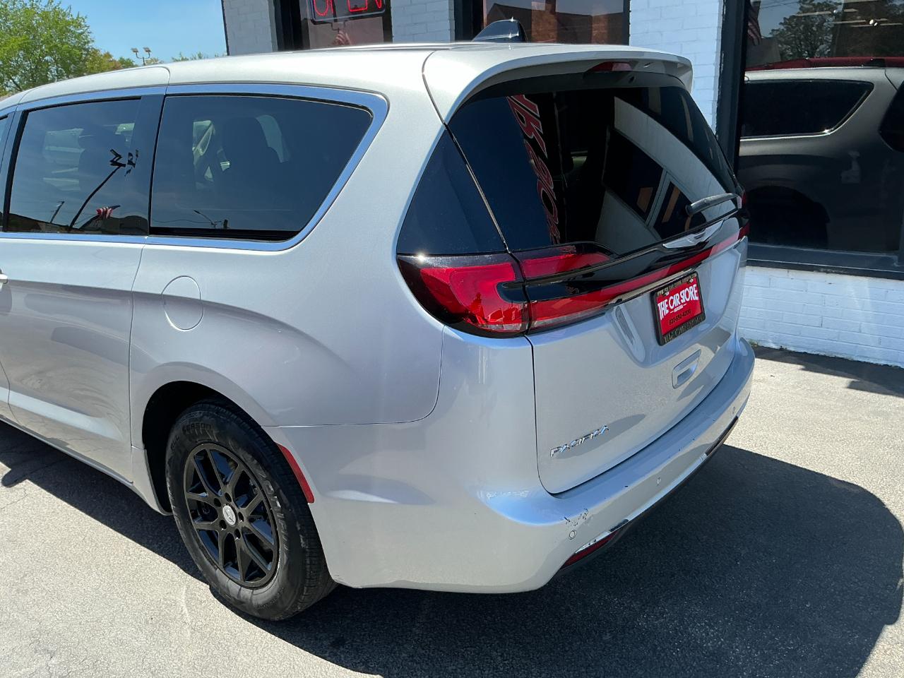 Chrysler Pacifica Touring L FWD 2023
