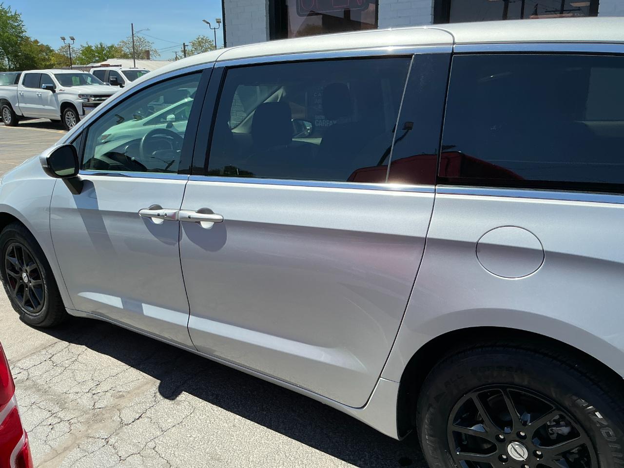 Chrysler Pacifica Touring L FWD 2023