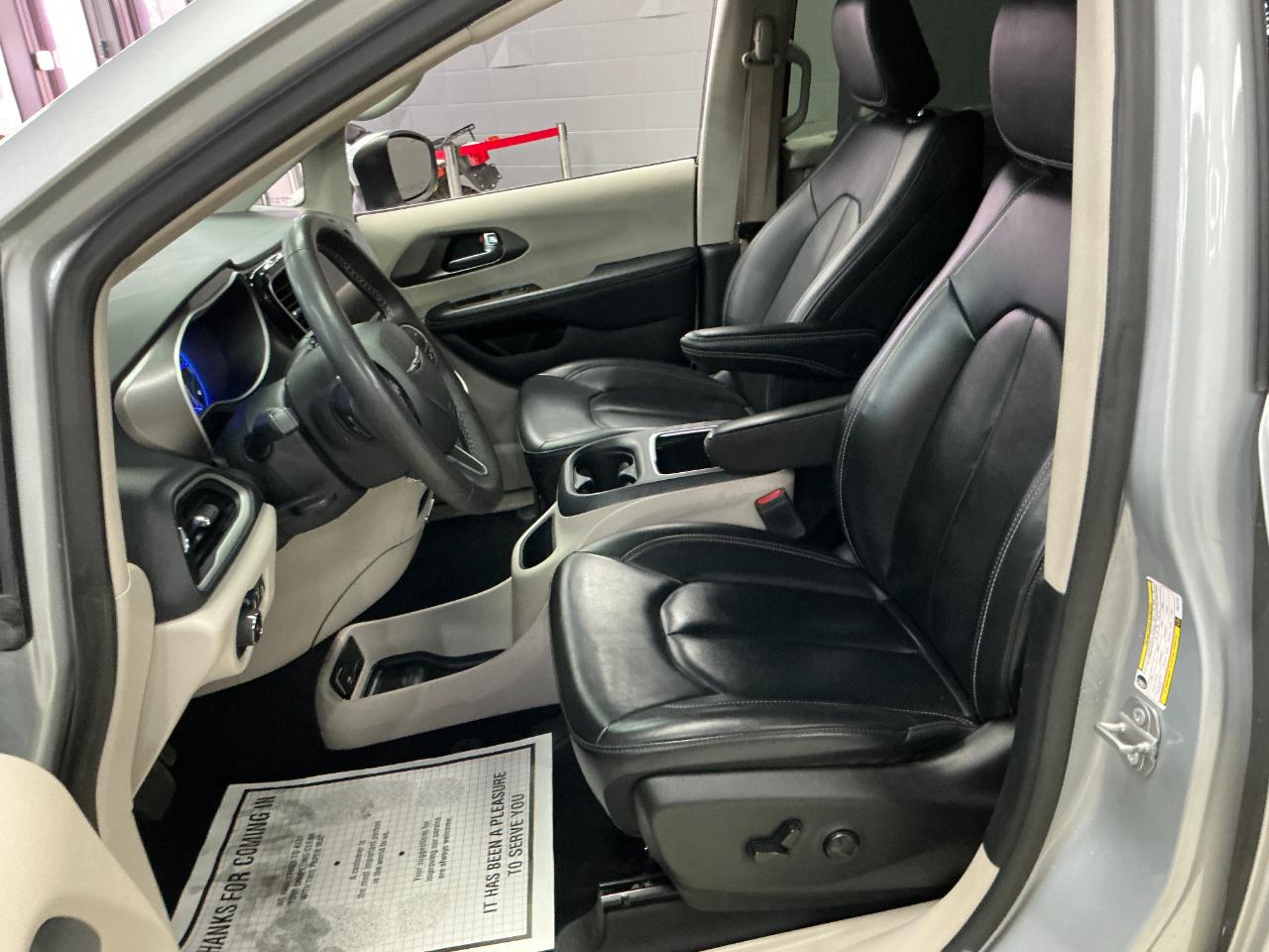 Chrysler Pacifica Touring L FWD 2023