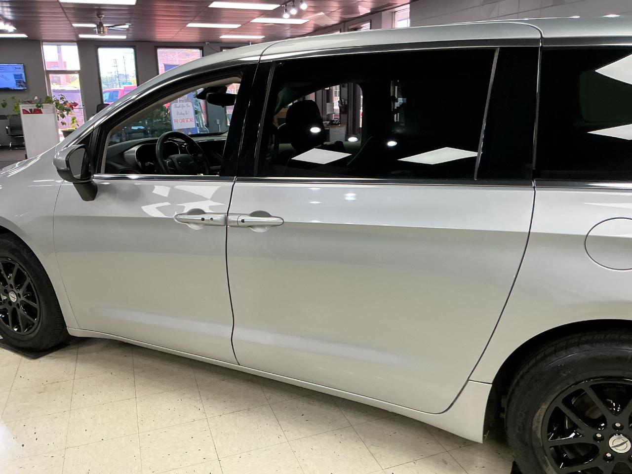 Chrysler Pacifica Touring L FWD 2023