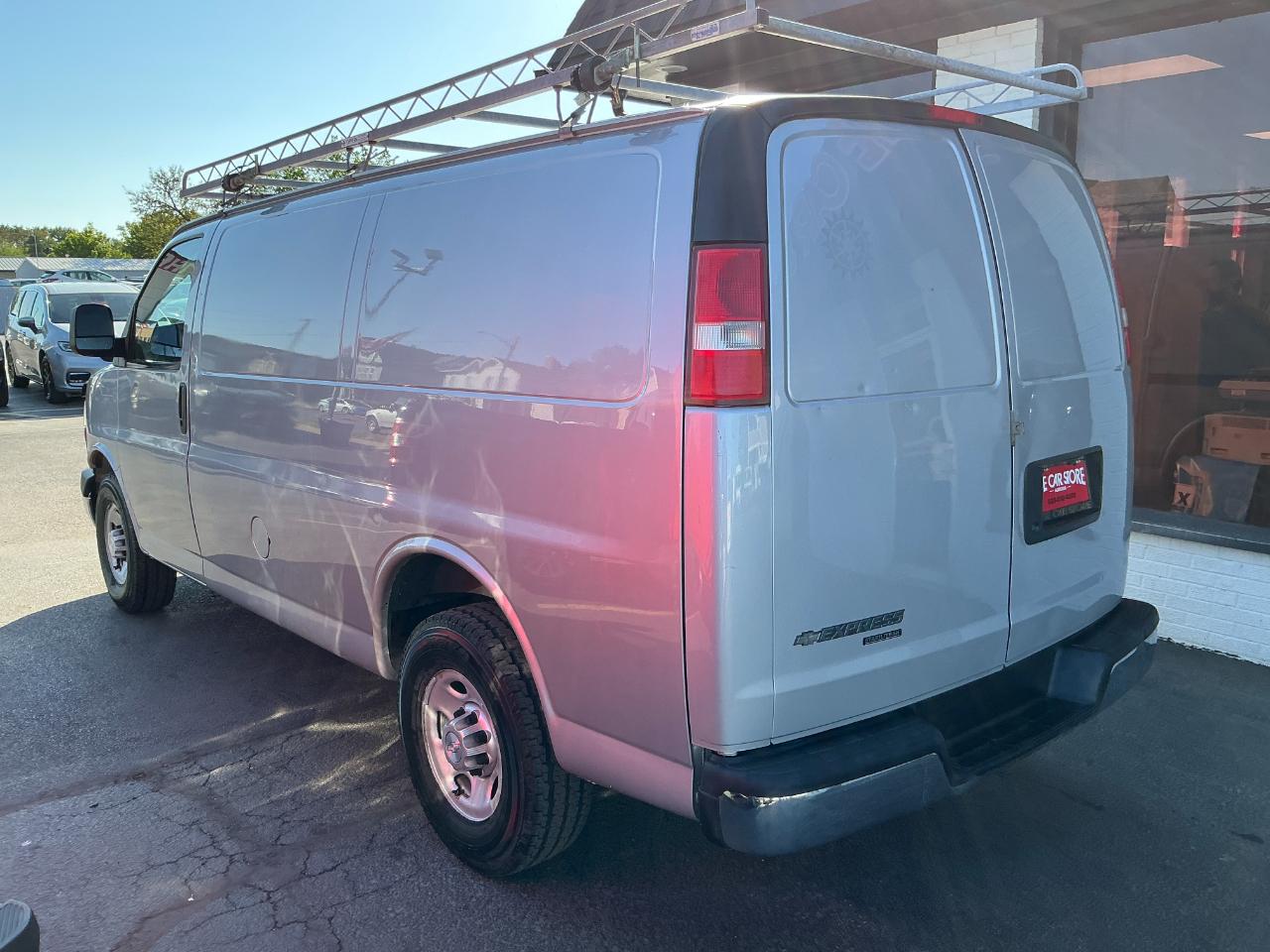 Chevrolet Express Cargo Van RWD 2500 135" 2014