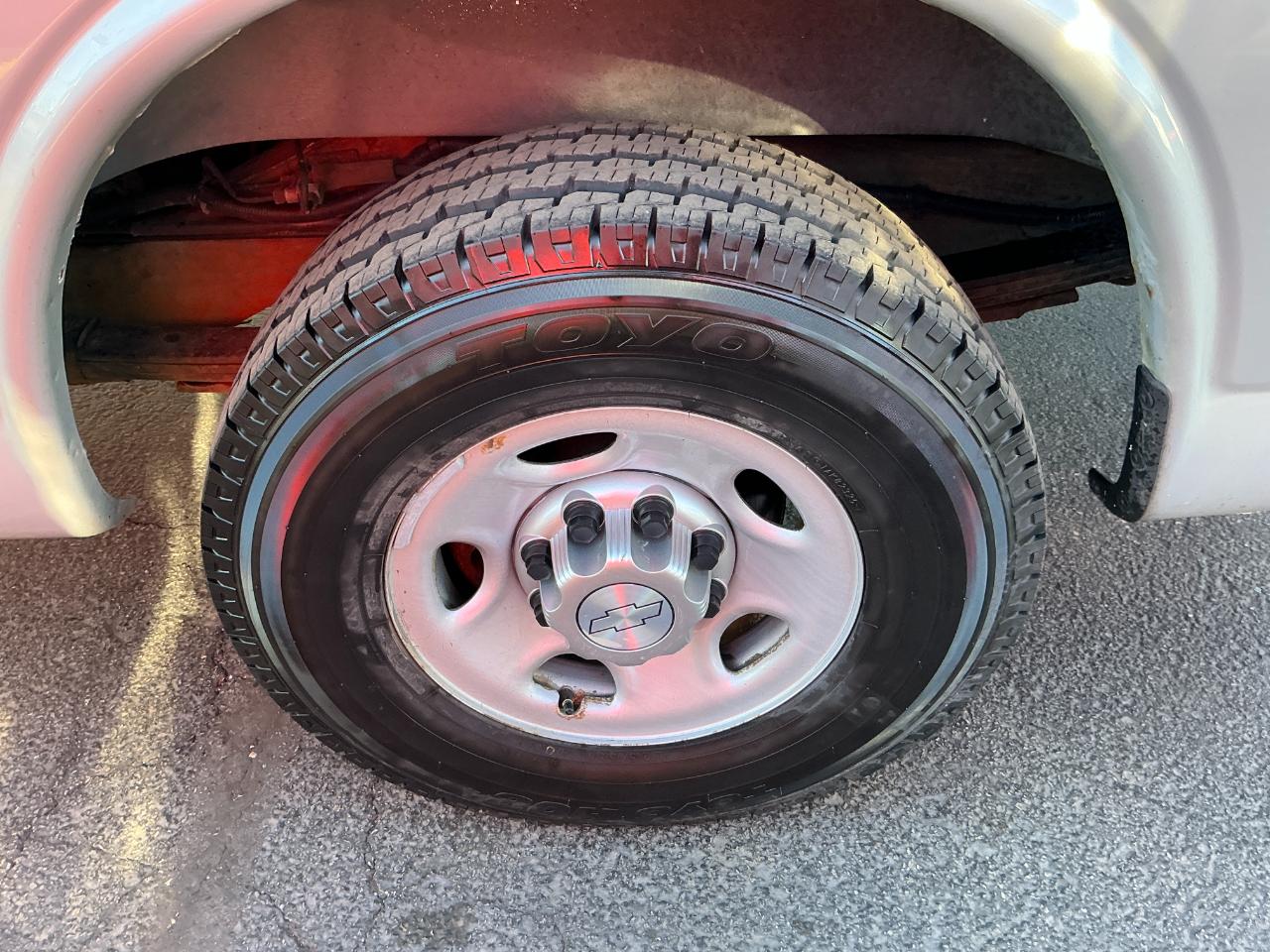 Chevrolet Express Cargo Van RWD 2500 135" 2014