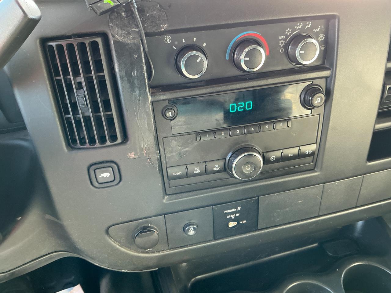 Chevrolet Express Cargo Van RWD 2500 135" 2014