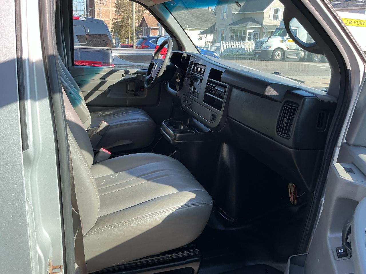 Chevrolet Express Cargo Van RWD 2500 135" 2014